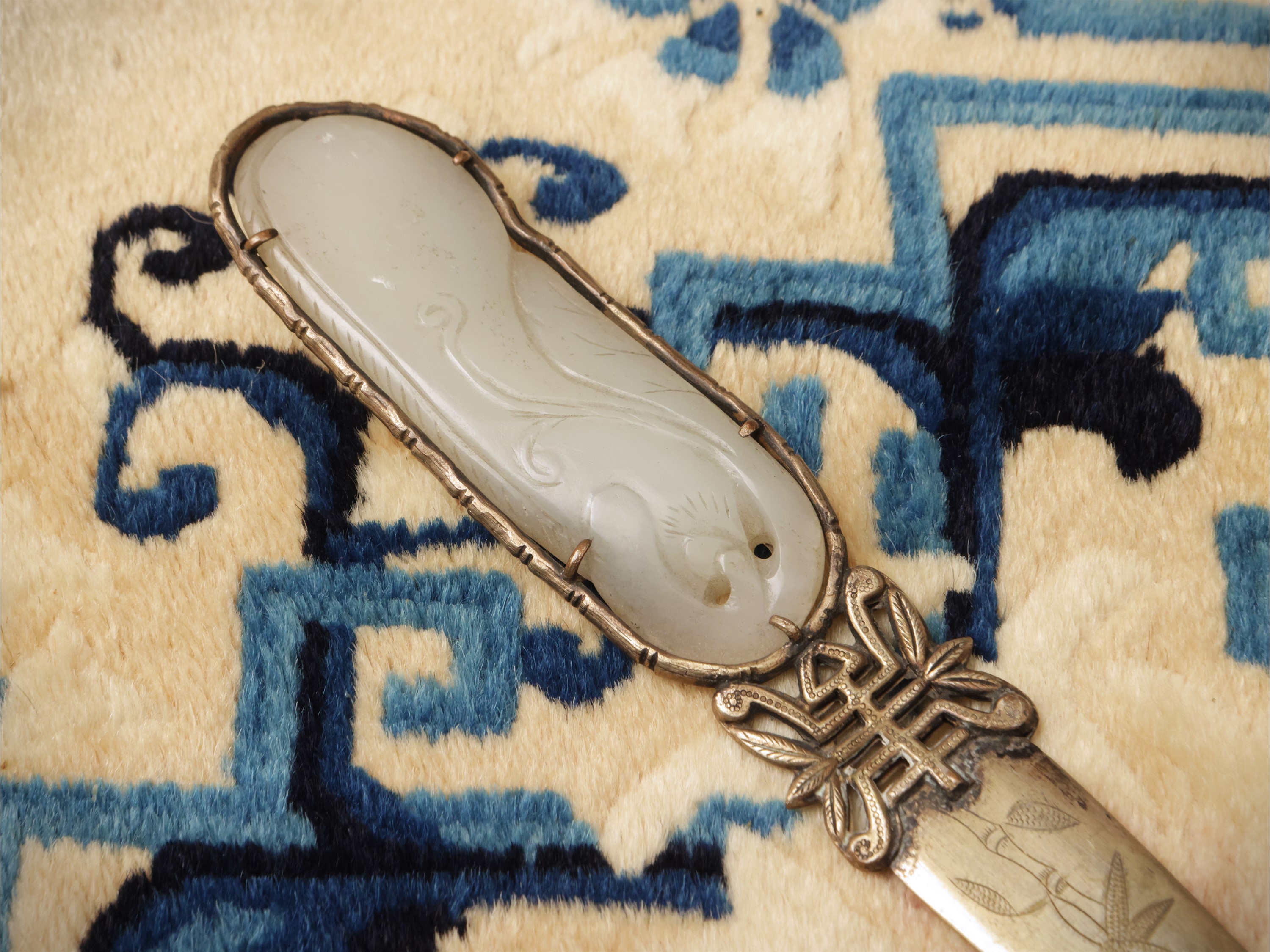 Coltello da studio in argento con impugnatura in giada bianca a forma di melanzana, Cina, sec. XI...