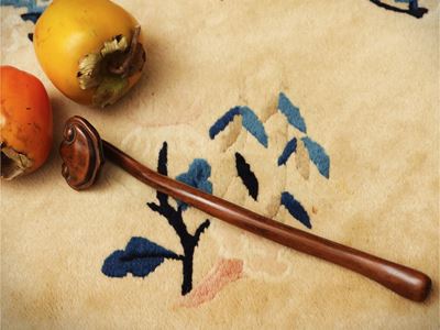 Ruyi in legno duro brunito, Cina, Dinastia Qing, XIX secolo