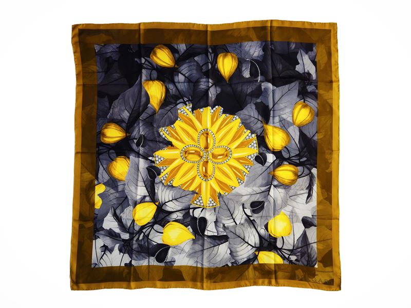 Bulgari, Foulard in seta con motivo vegetale e dettagli in diamante