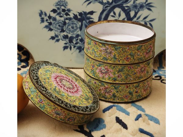Scatola portagioie in smalto cloisonné su rame, dinastia Qing, Cina, sec. XVIII–XIX