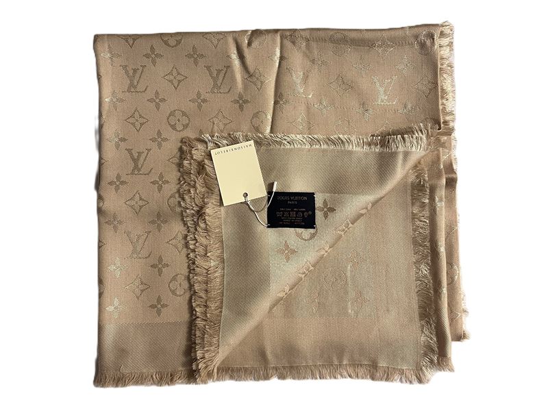 Louis Vuitton, Scialle in seta e lana con motivo monogram in tonalità beige
