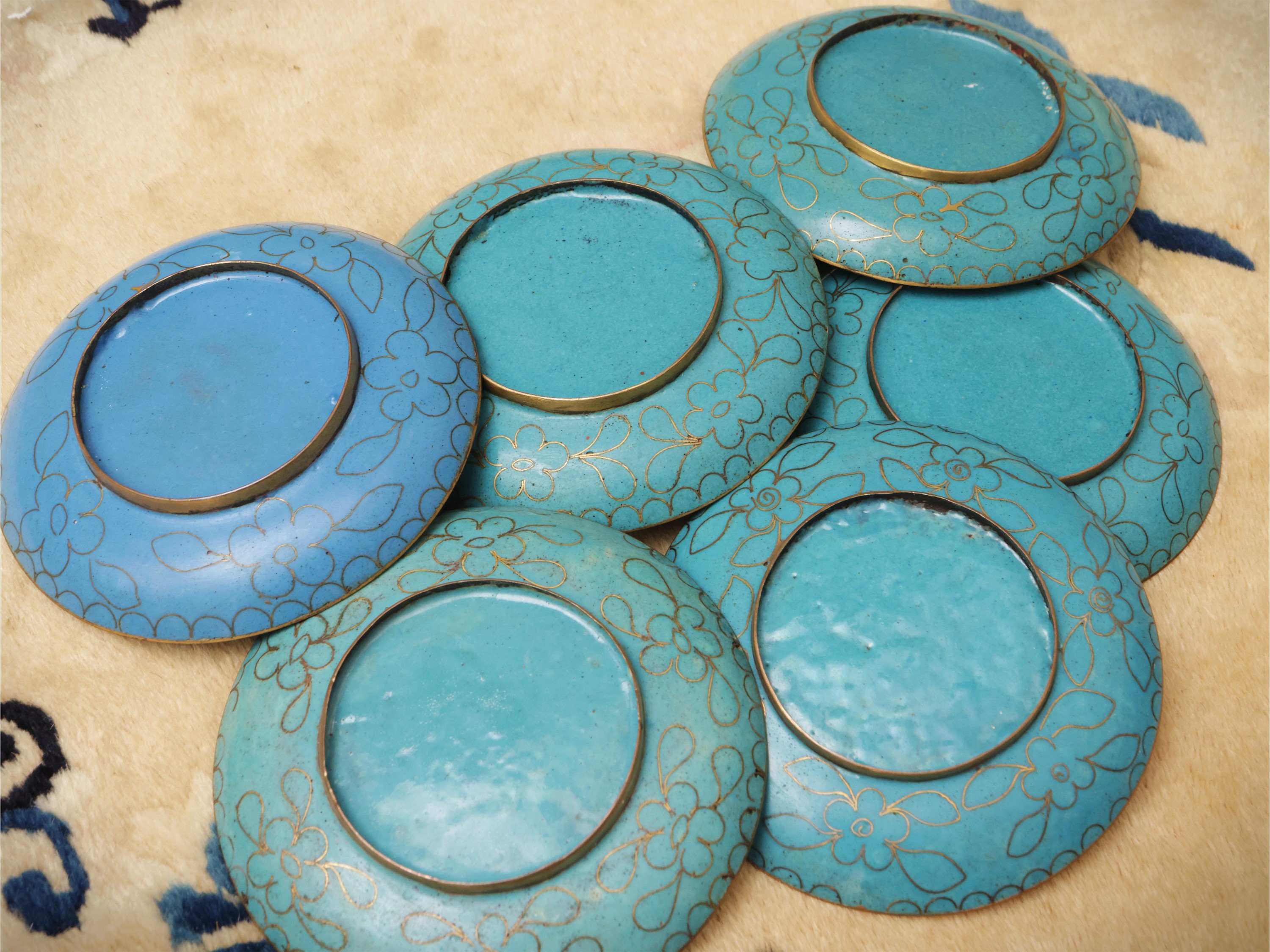 Sei piattini in smalto cloisonné, Cina, sec. XX