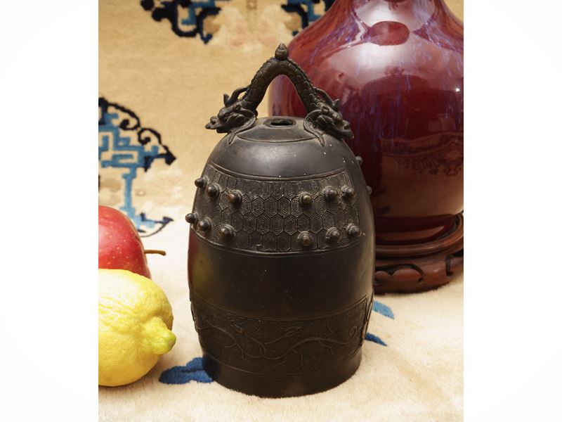 Piccola campana cerimoniale in bronzo, Cina, dinastia Qing, sec. XIX