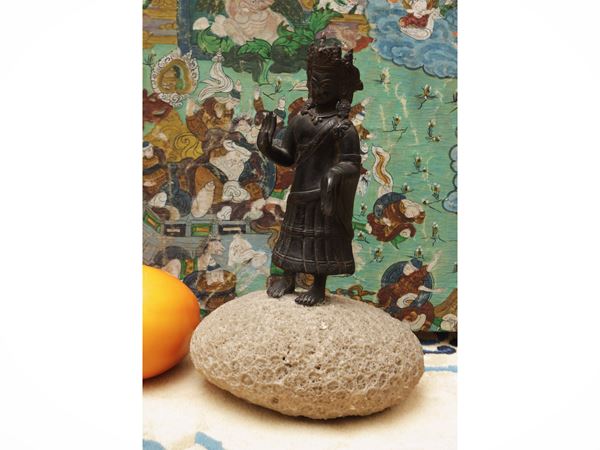 Figura votiva di bodhisattva in bronzo, area himalayana, sec. XVI–XVII