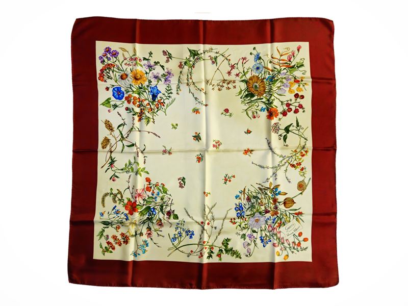 Gucci - Foulard in seta "Accesory Collection"