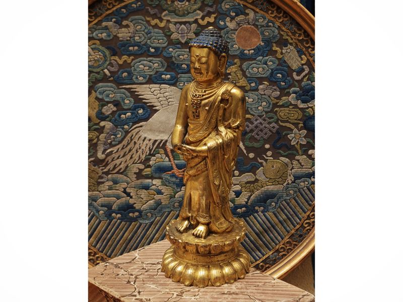 Statua di Buddha in bronzo dorato, Cina, dinastia Qing, sec. XVIII–XIX