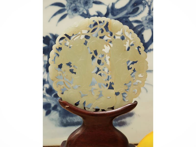 Placca in giada celadon chiaro, Cina, sec. XIX–XX