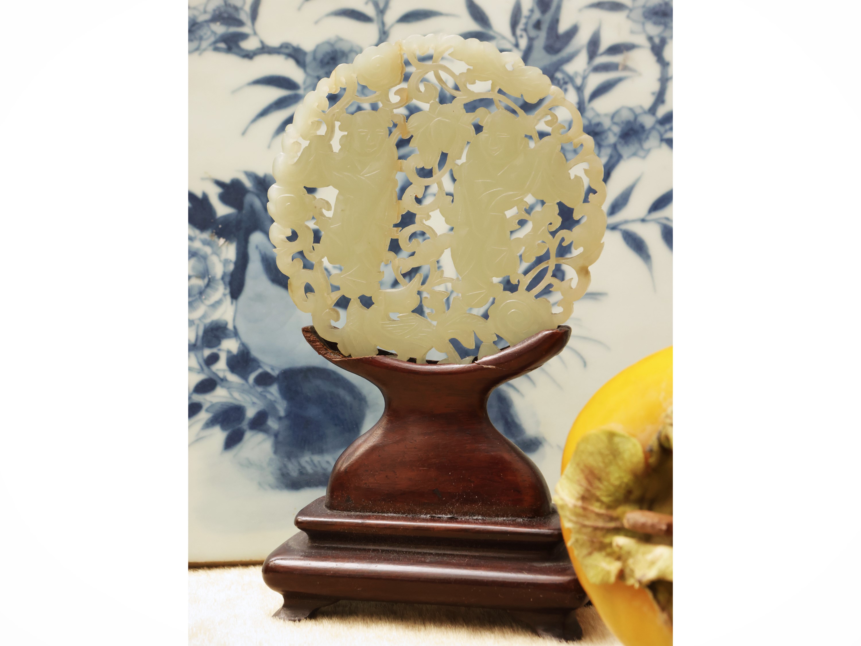 Placca in giada celadon chiaro, Cina, sec. XIX–XX