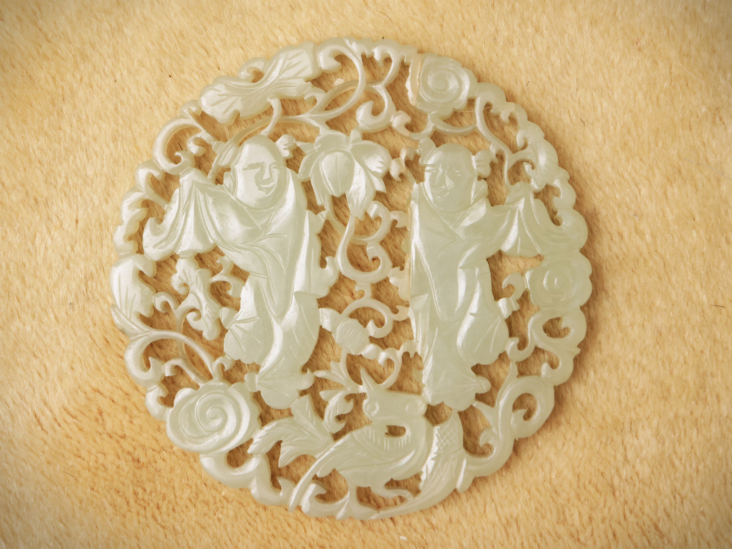 Placca in giada celadon chiaro, Cina, sec. XIX–XX