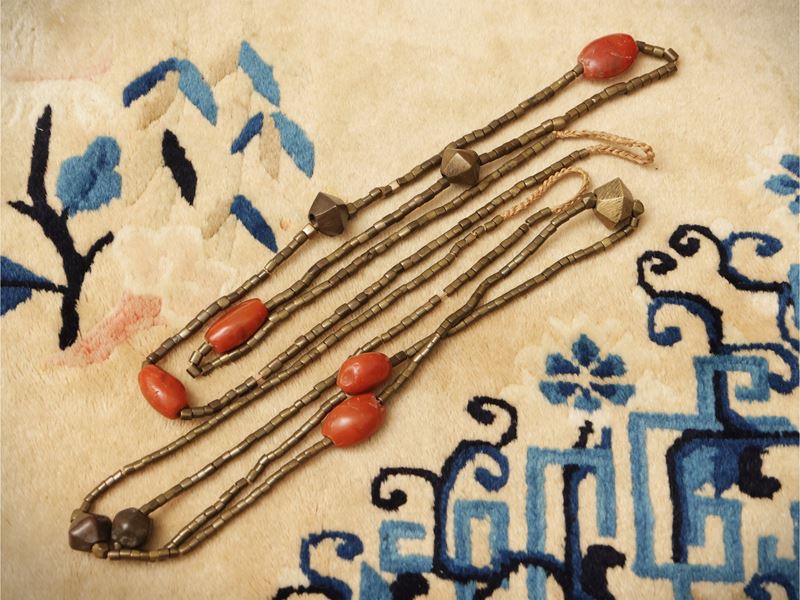 Collana in perle di rame e corniola del sud, Cina, XX secolo