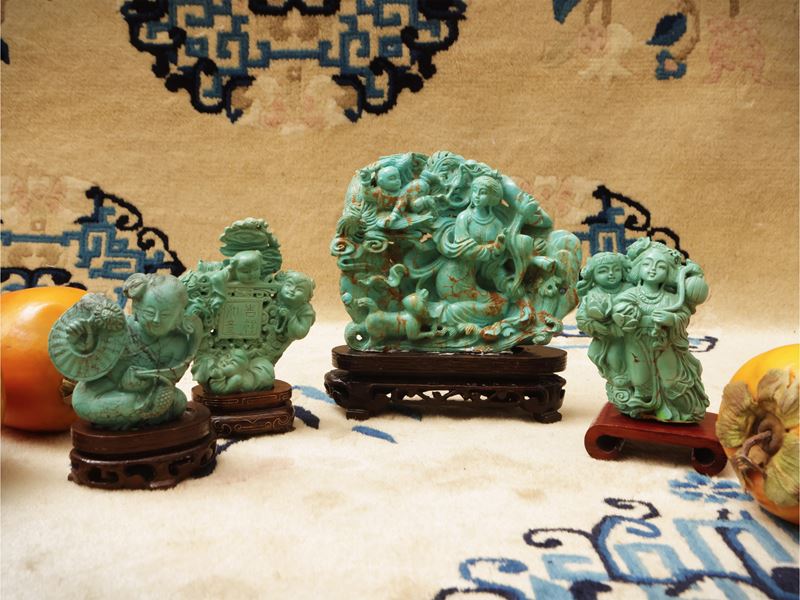 Set di quattro intagli in turchese con base, Cina, dinastia Qing, sec. XIX
