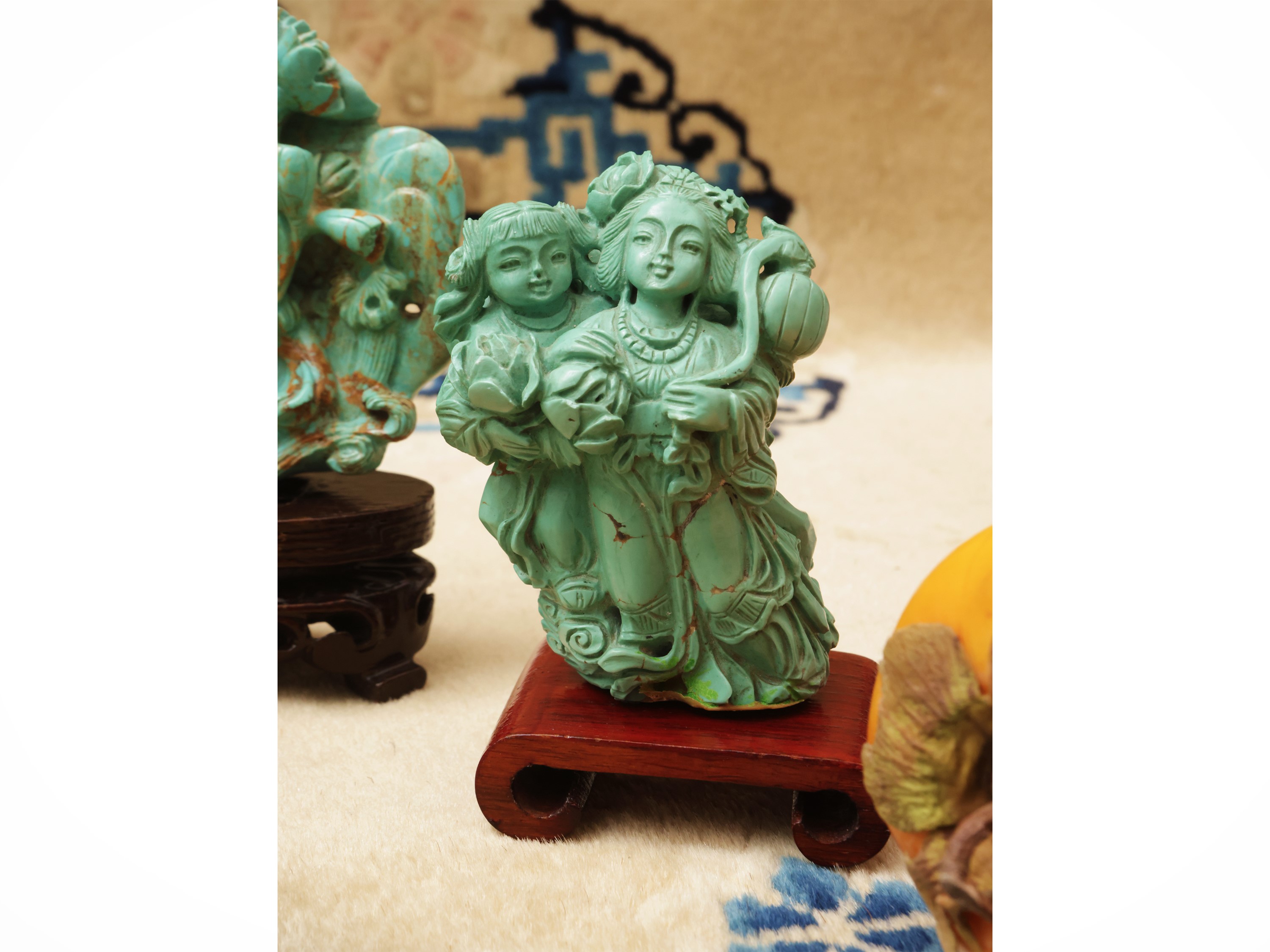 Set di quattro intagli in turchese con base, Cina, dinastia Qing, sec. XIX