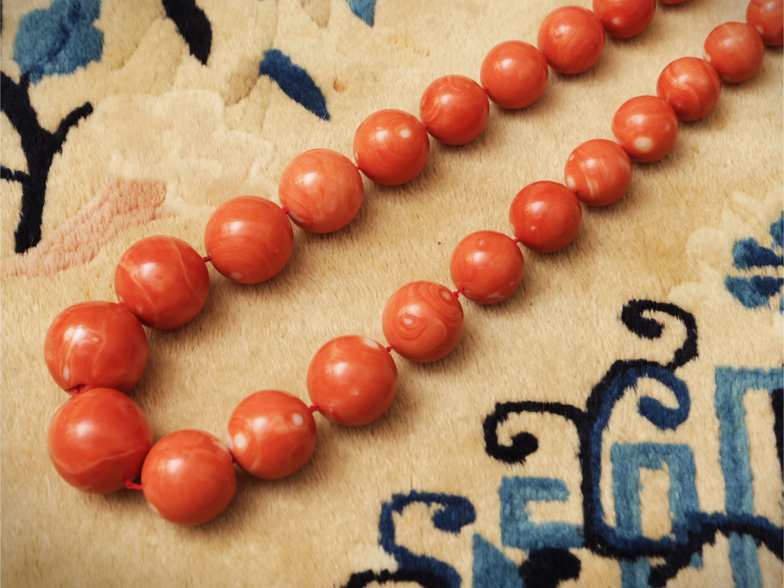 Collana in perle di corallo rosso mediterraneo, Cina, fine dinastia Qing – inizi sec. XX