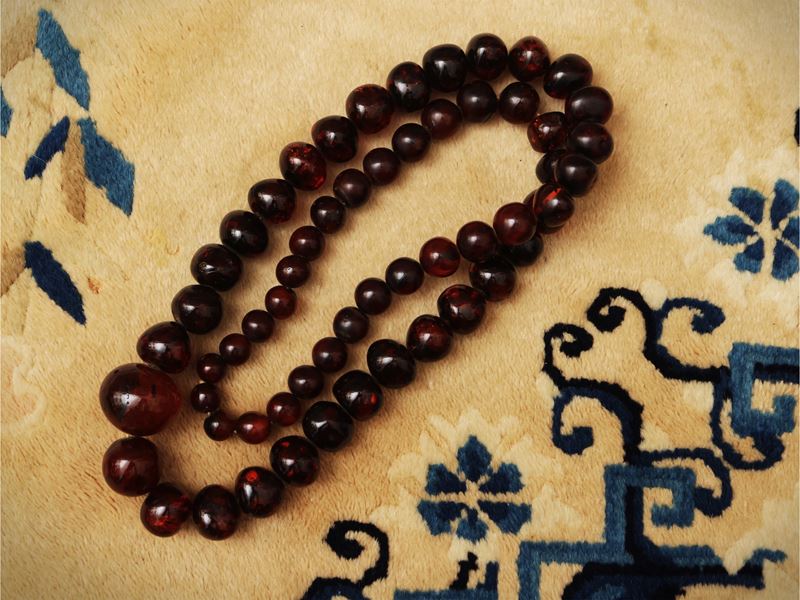 Collana in Ambra Naturale, Cina, Sec. XX