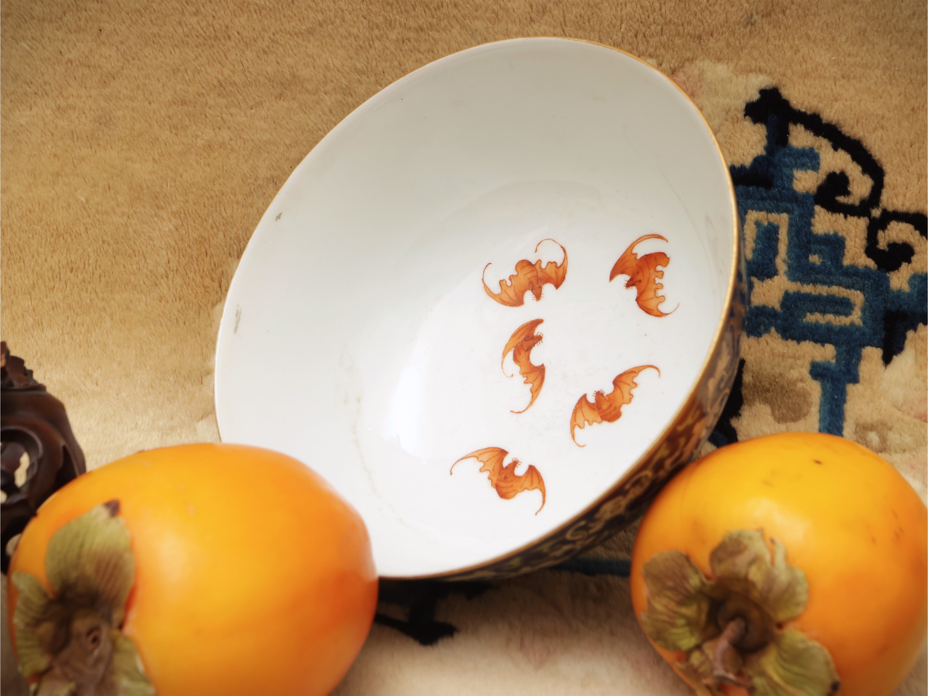 Ciotola in porcellana a fondo blu Cina, dinastia Qing, marchio Da Qing Jiaqing nianzhi