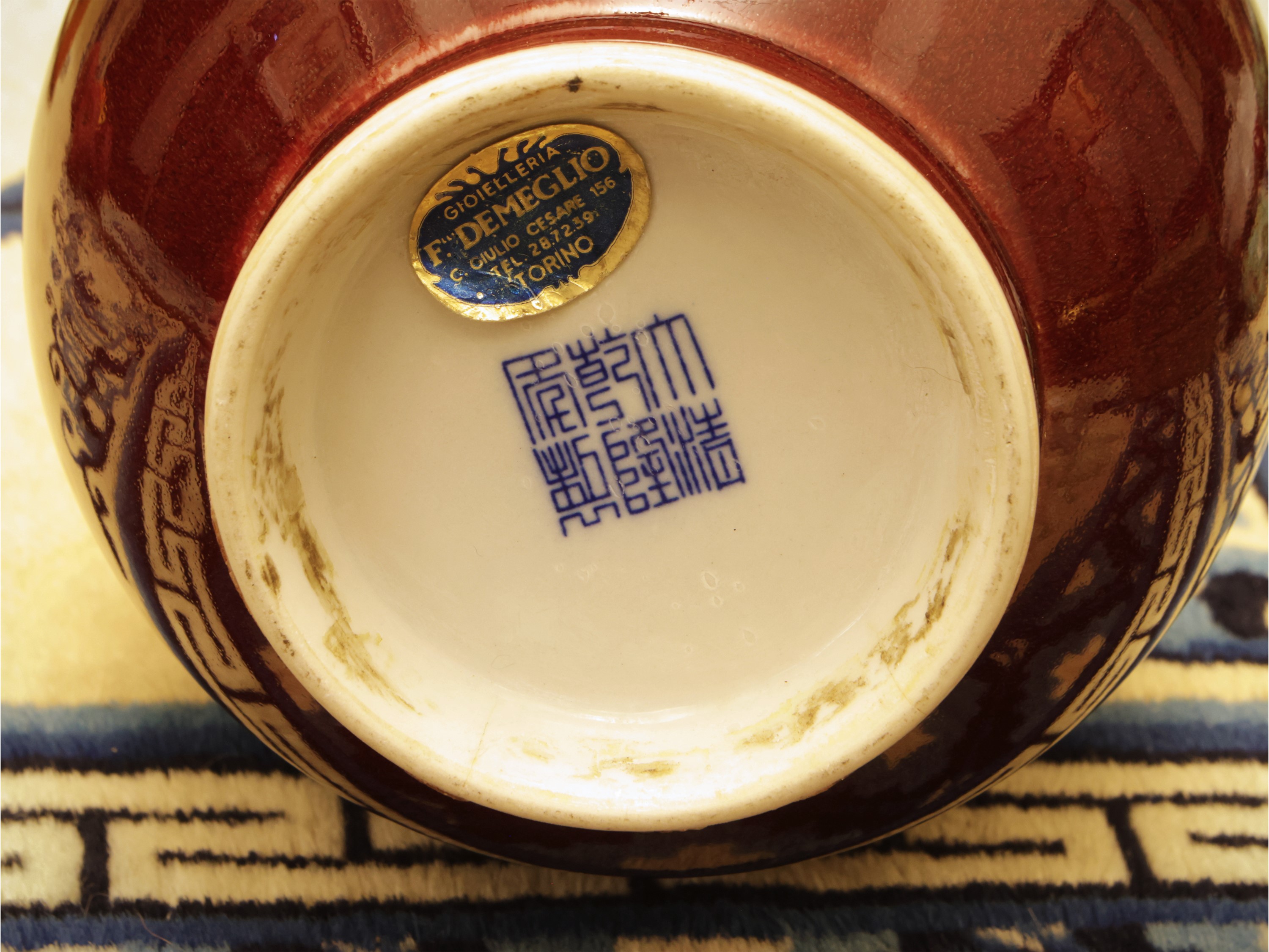 Vaso in porcellana a smalto rosso rame (sang-de-boeuf), dinastia Qing, marchio apocrifo Qianlong