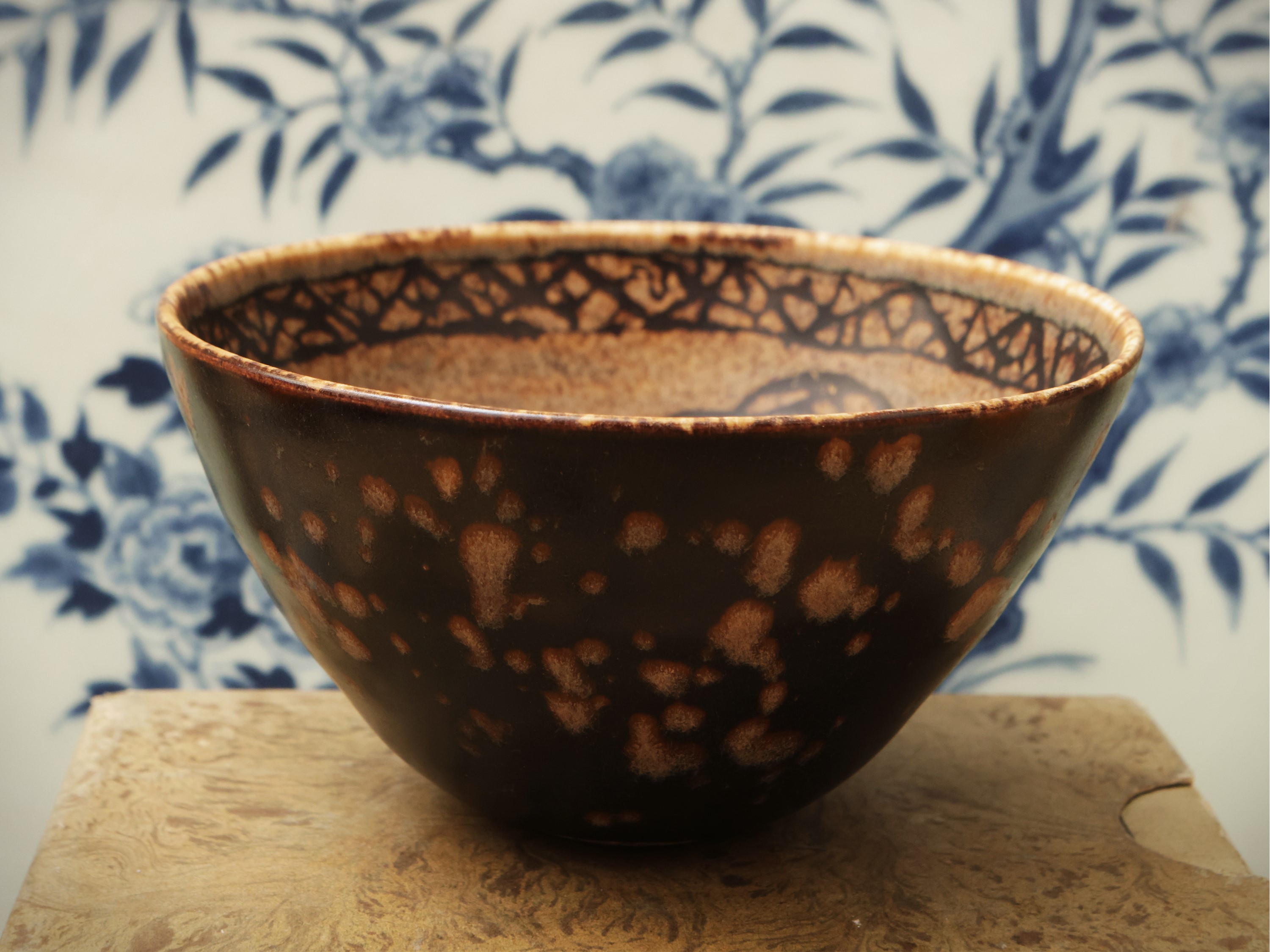 Ciotola a smalto nero con decorazione a macchie piume di pernice , Cina, dinastia Qing