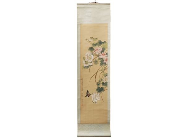 Dipinto su seta raffigurante farfalla e fiori, Cina, periodo Repubblica