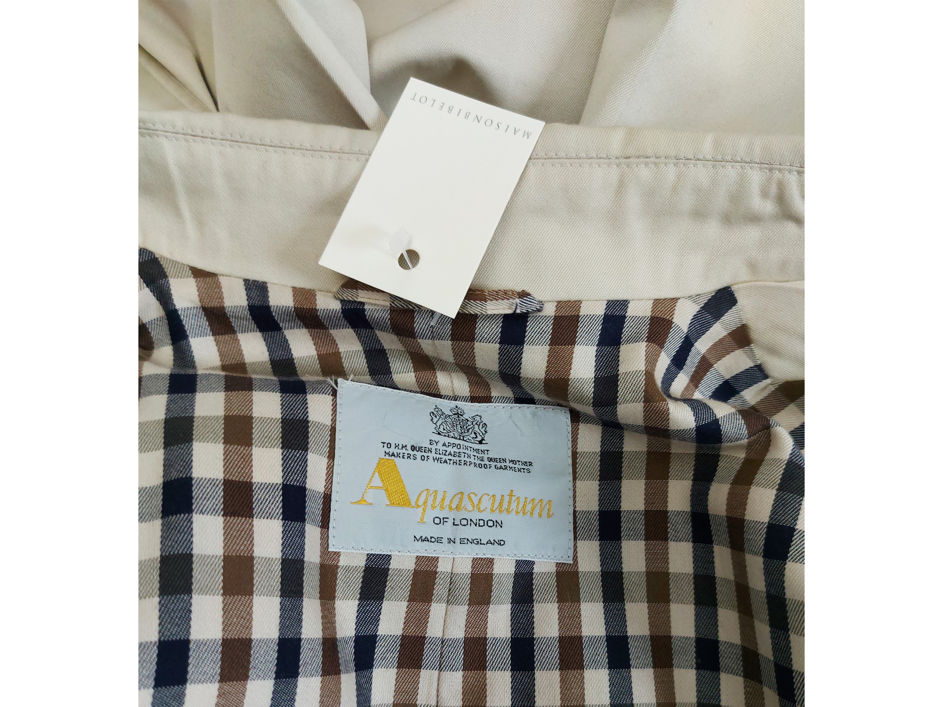 Aquascutum, Impermeabile in cotone beige, modello diritto a doppio petto