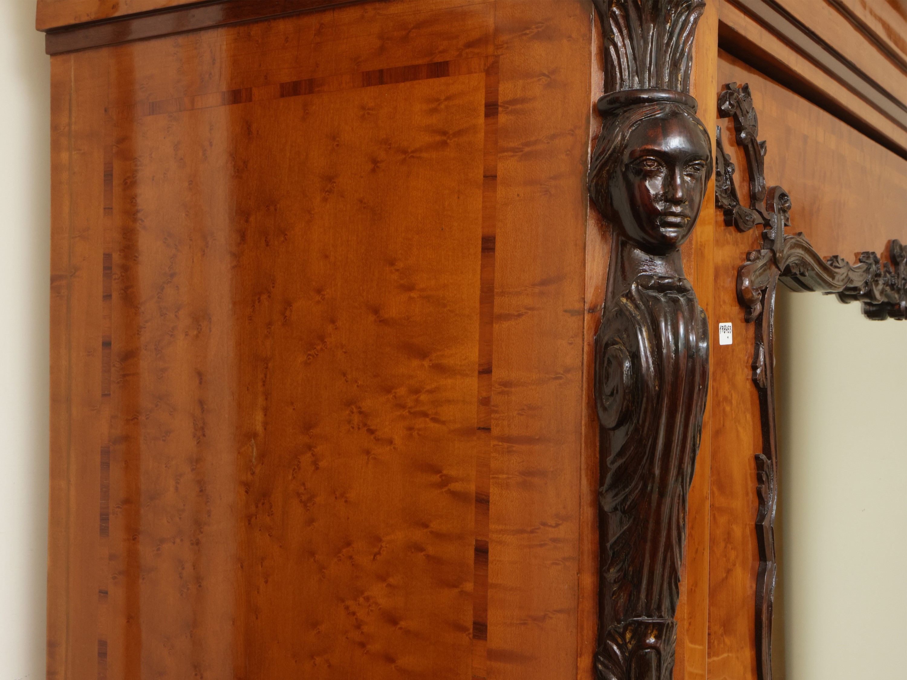 Armadio guardaroba impiallacciato in acero ed altre essenze