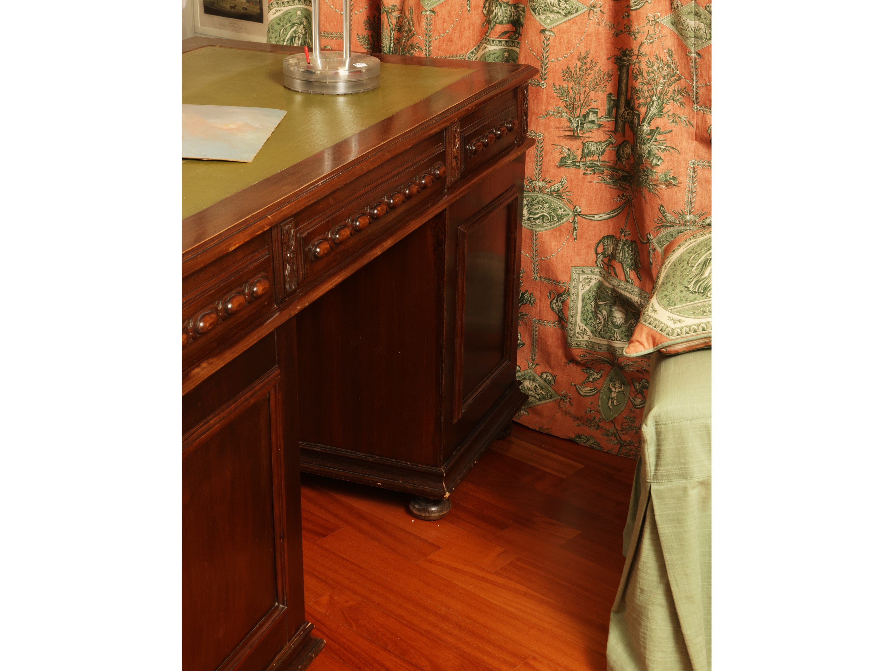 Scrivania a banco da centro in noce