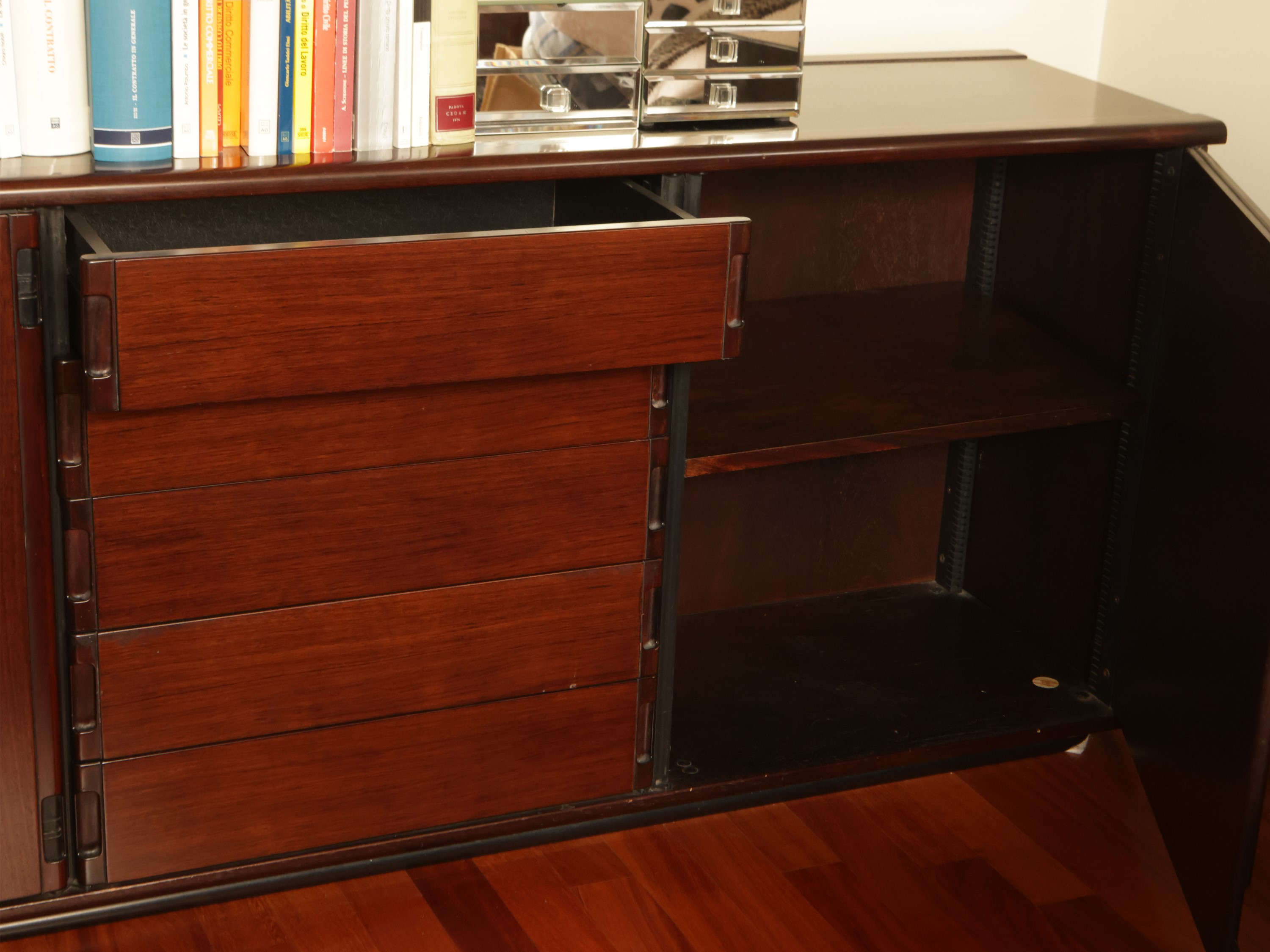 Credenza Bassa Larco, Gianfranco Frattini per Molteni