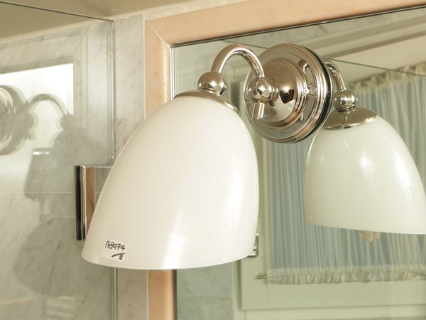 Coppia di applique in metallo cromato  - Asta Una dimora a Prato - Maison Bibelot - Casa d'Aste Firenze - Milano