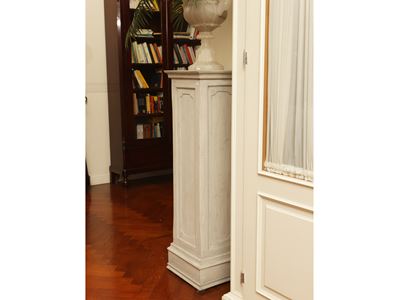 Colonna Portavasi in Legno