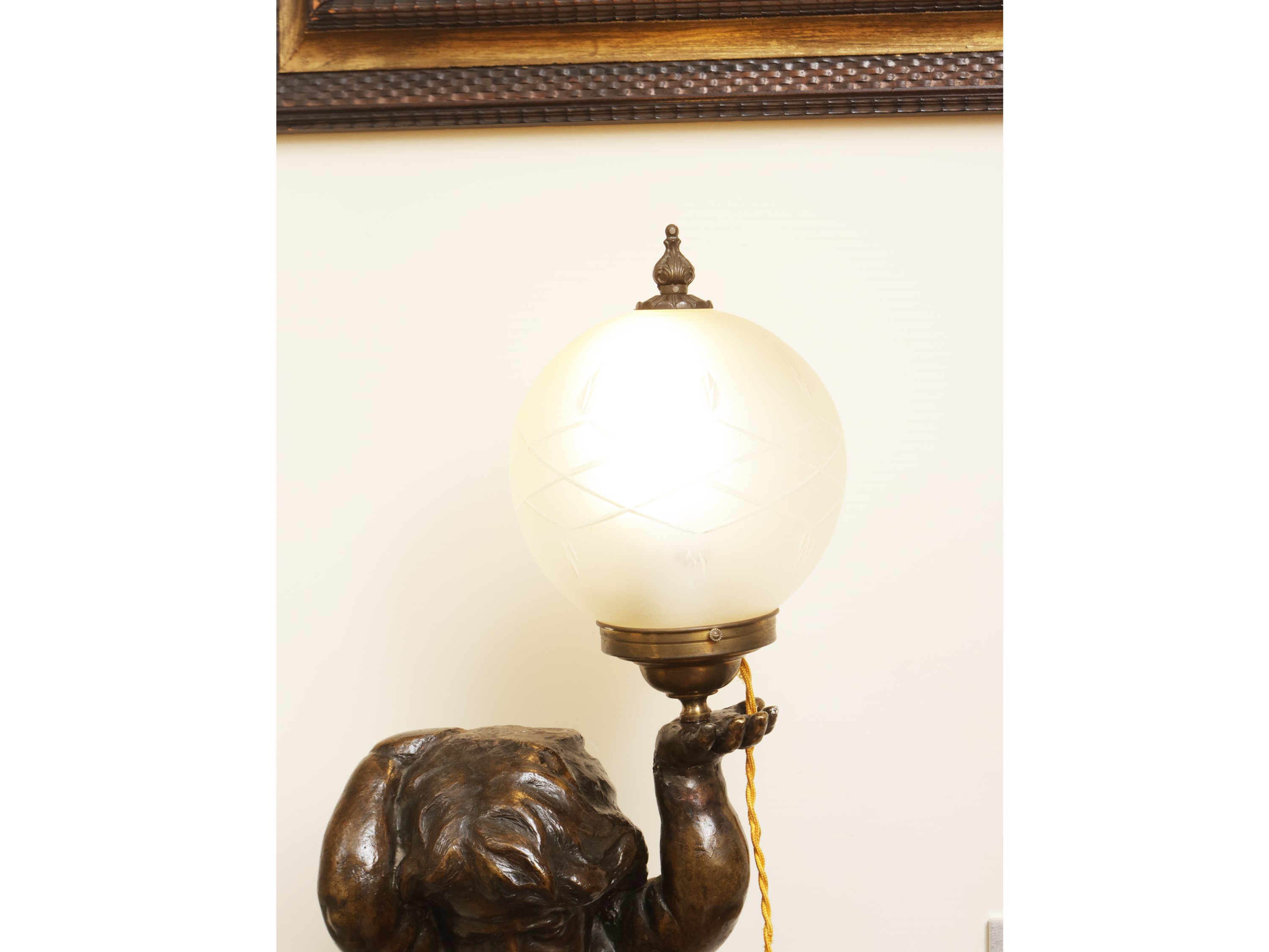 Putto Portalampada in Gesso Rivestito in Bronzo