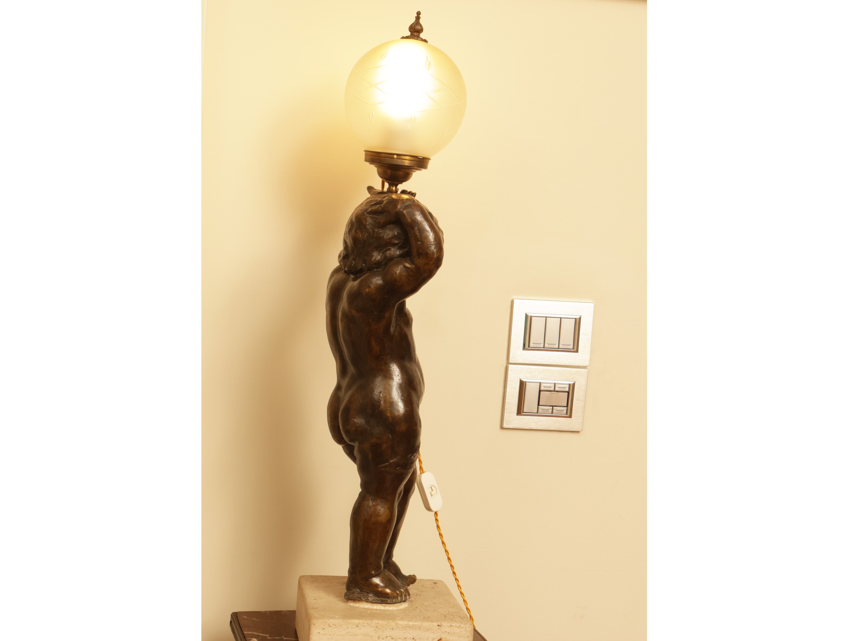 Putto Portalampada in Gesso Rivestito in Bronzo