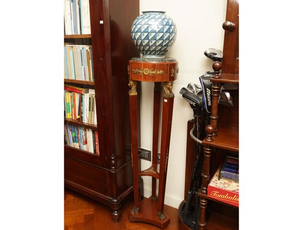 Gueridon mahogany tripod vase holder
