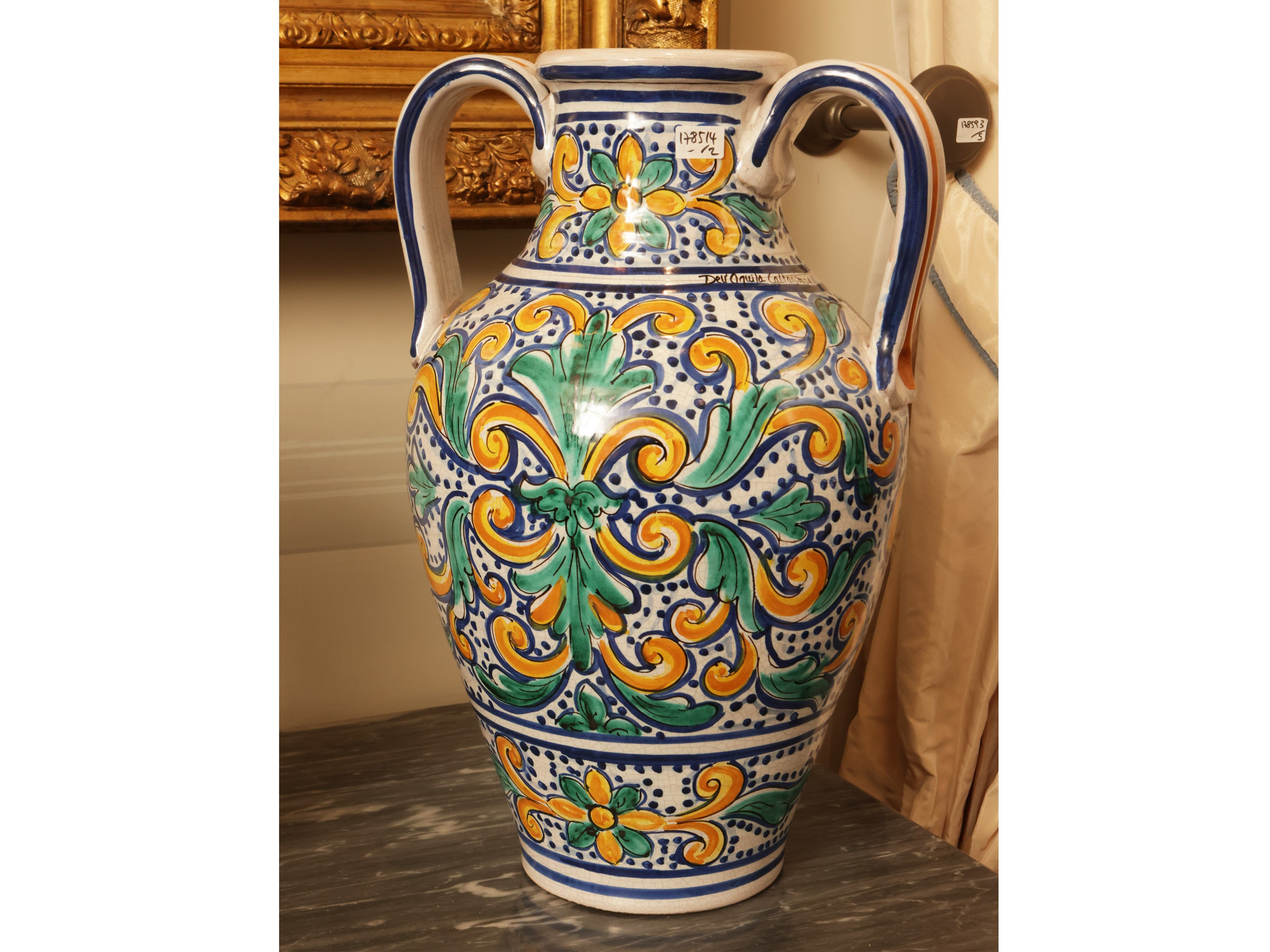 Due vasi in terracotta invetriata di Caltagirone