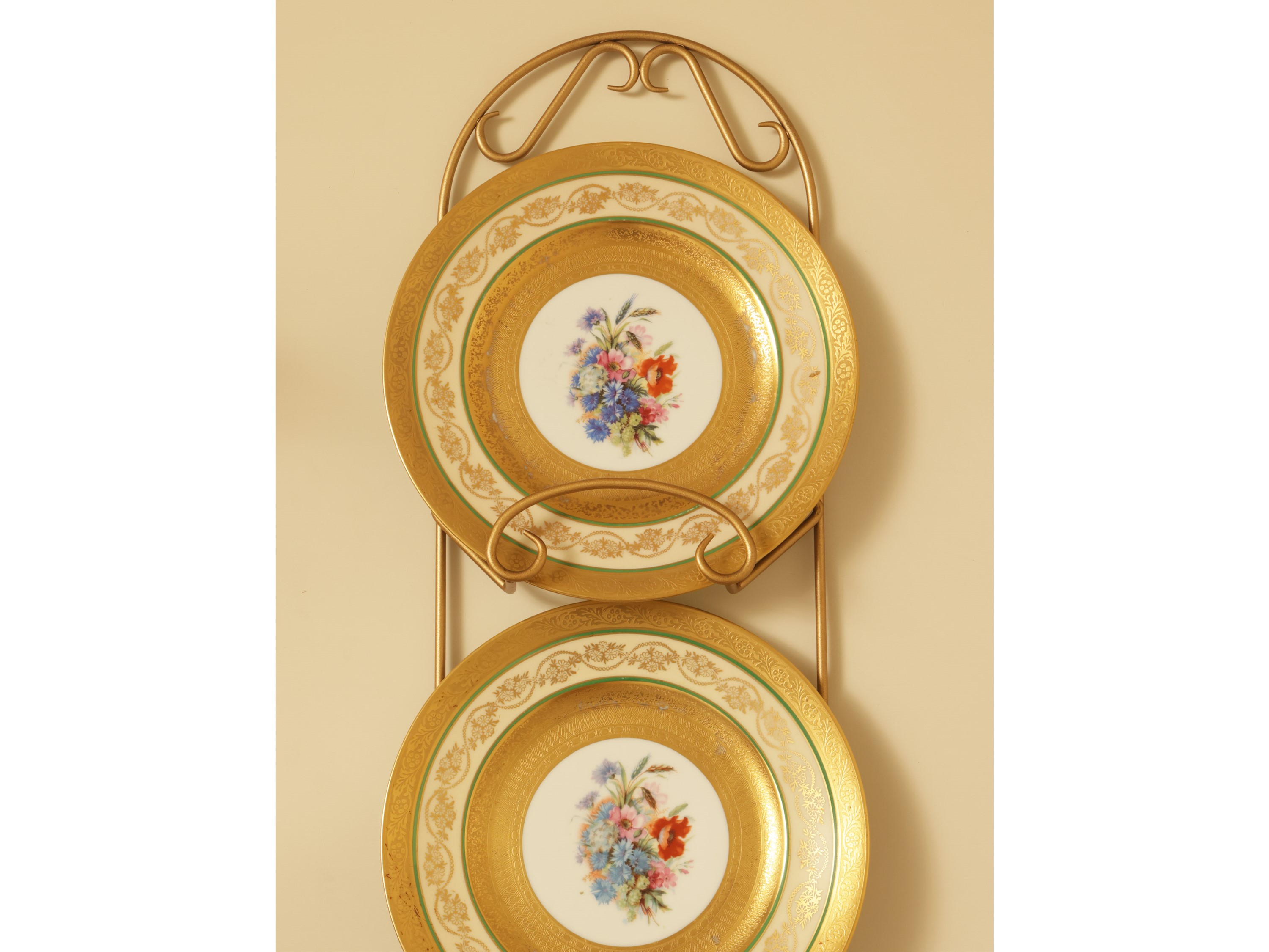 Serie di Quattro Piatti Decorativi in Porcellana Tedesca