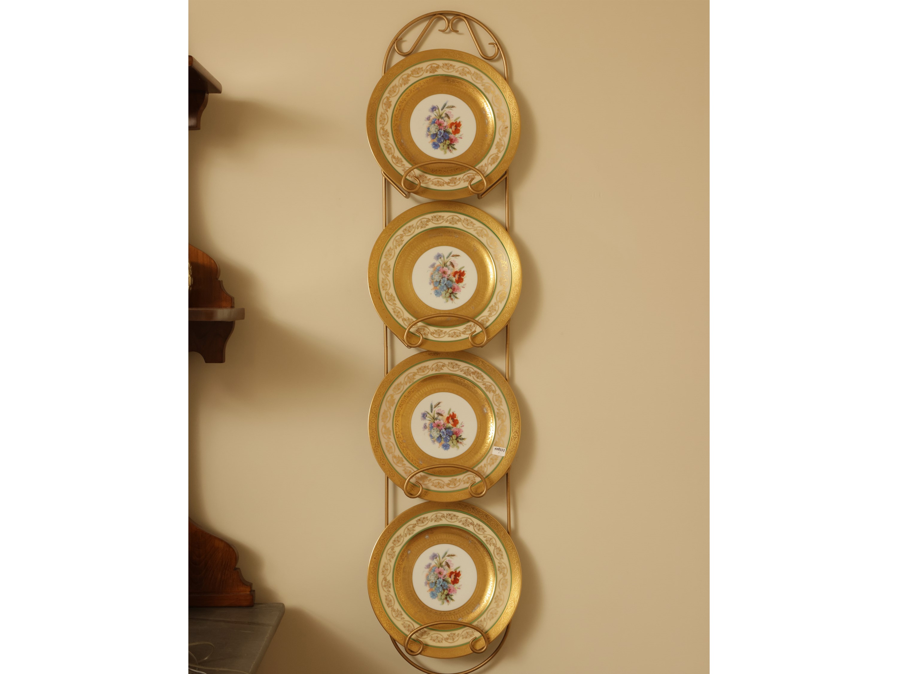 Serie di Quattro Piatti Decorativi in Porcellana Tedesca
