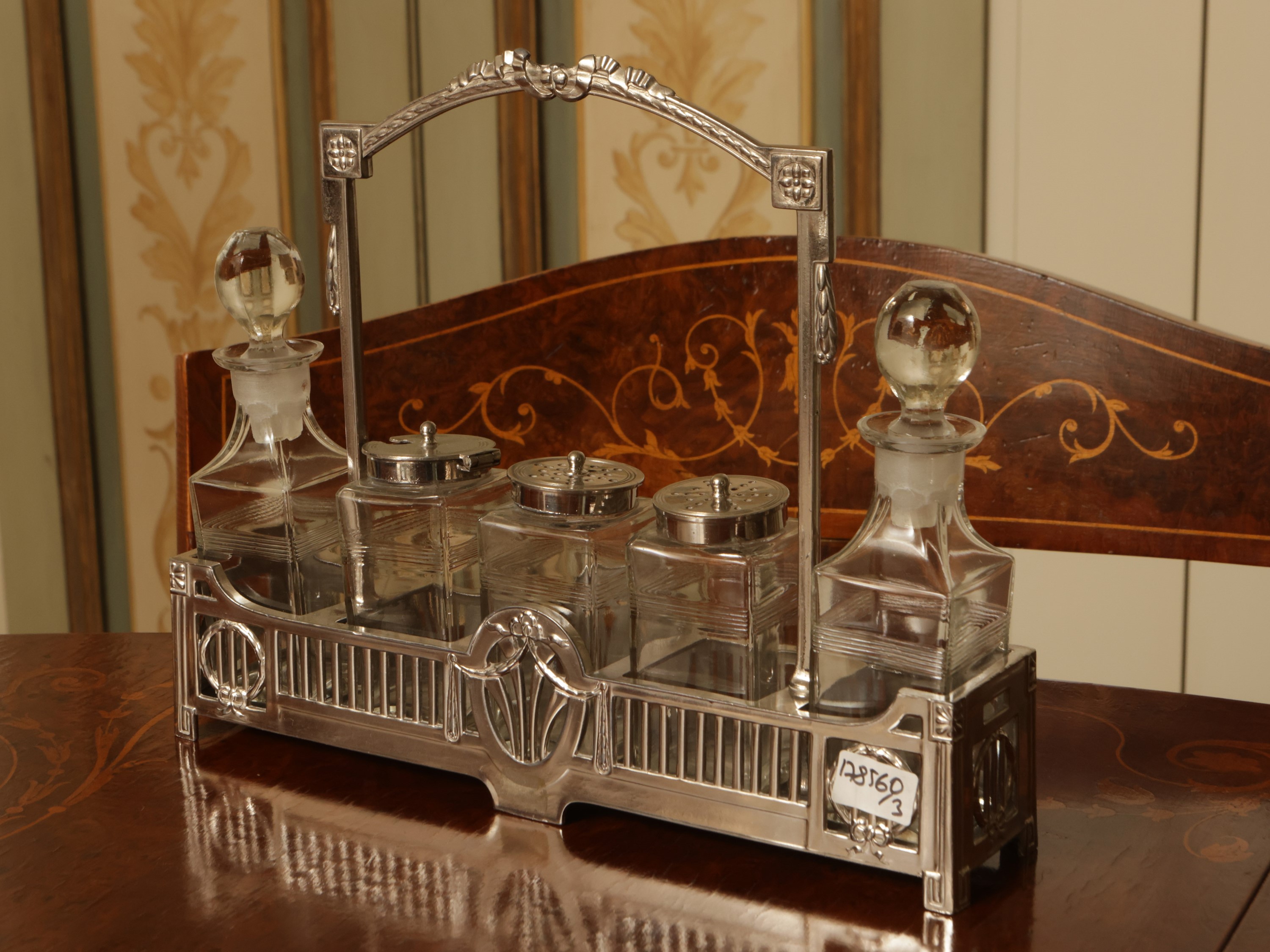 Accessori D'epoca in Metallo Argentato per Ornare la Tavola