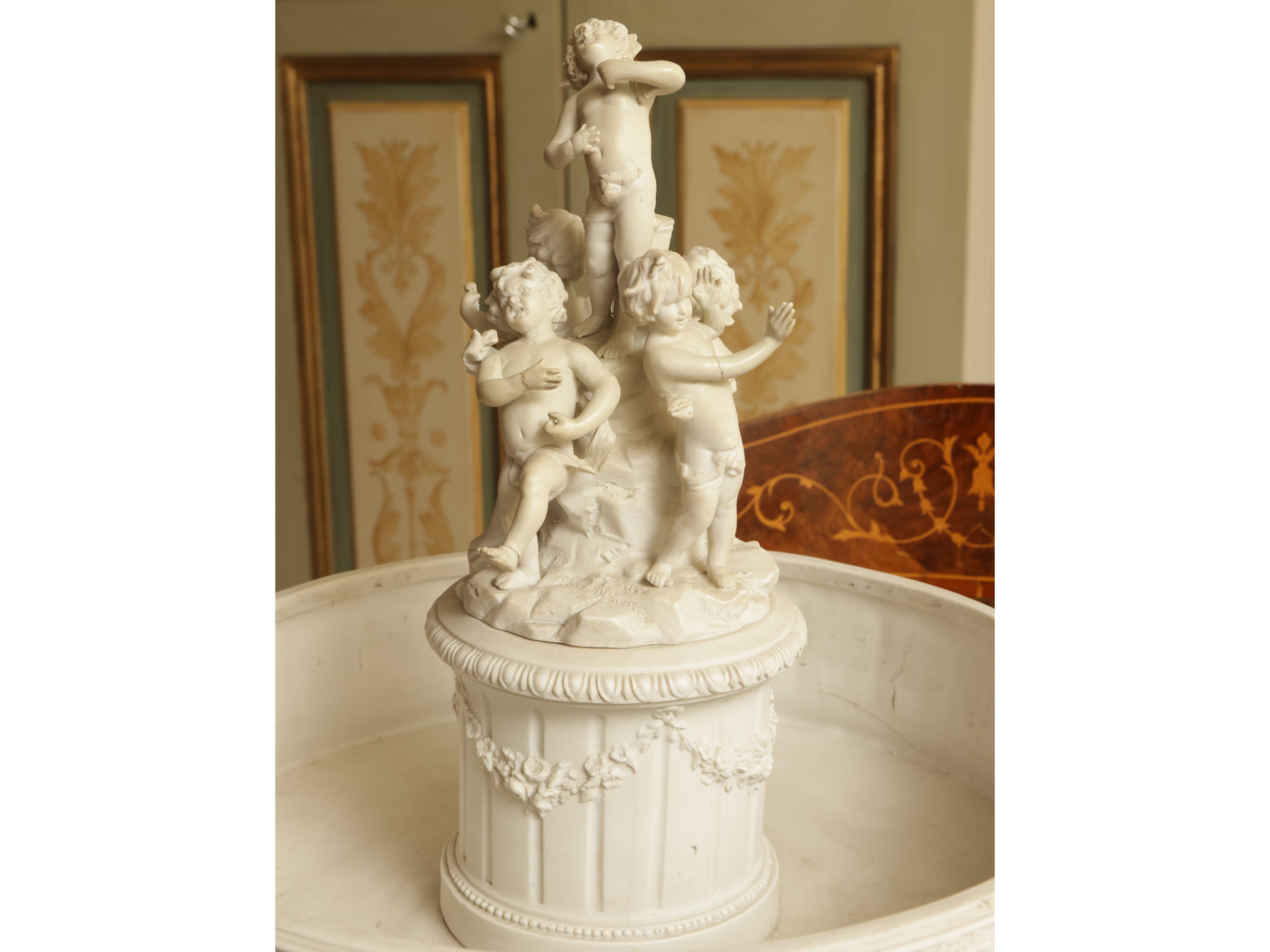 Grande Centrotavola a Foggia di Fontana in Biscuit
