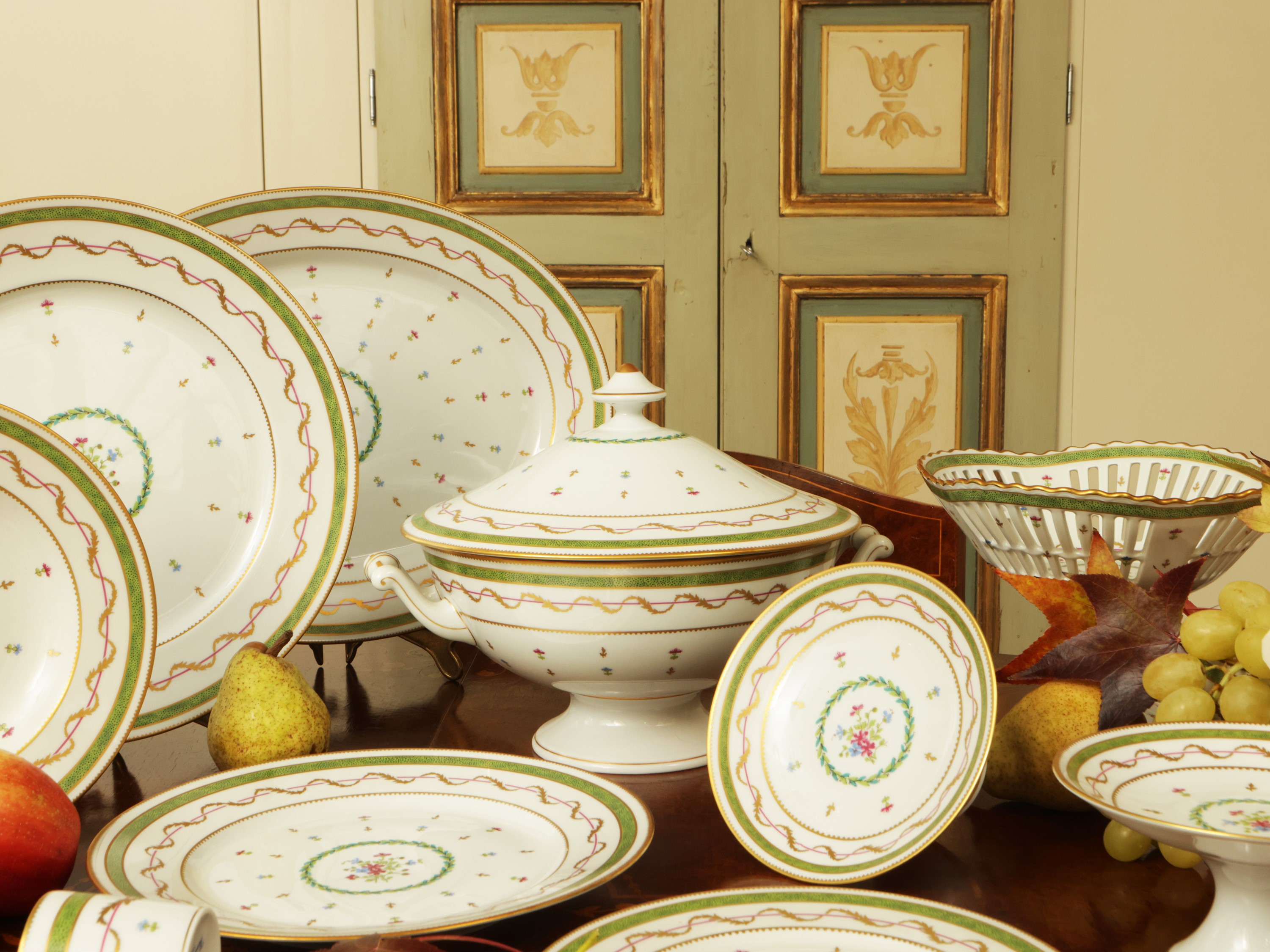 Porcelain dinner service, Vieux Paris Vert, Haviland Limoges