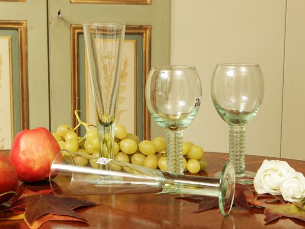 Assortimento di calici per aperitivi in vetro verde acqua