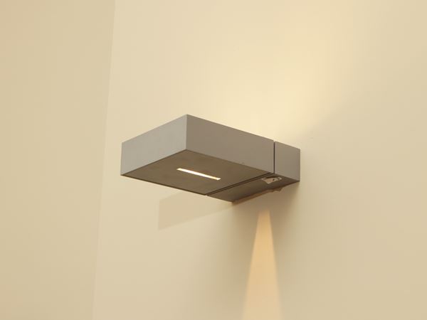 Serie di tre applique in alluminio satinato, Spatio W, Delta Light