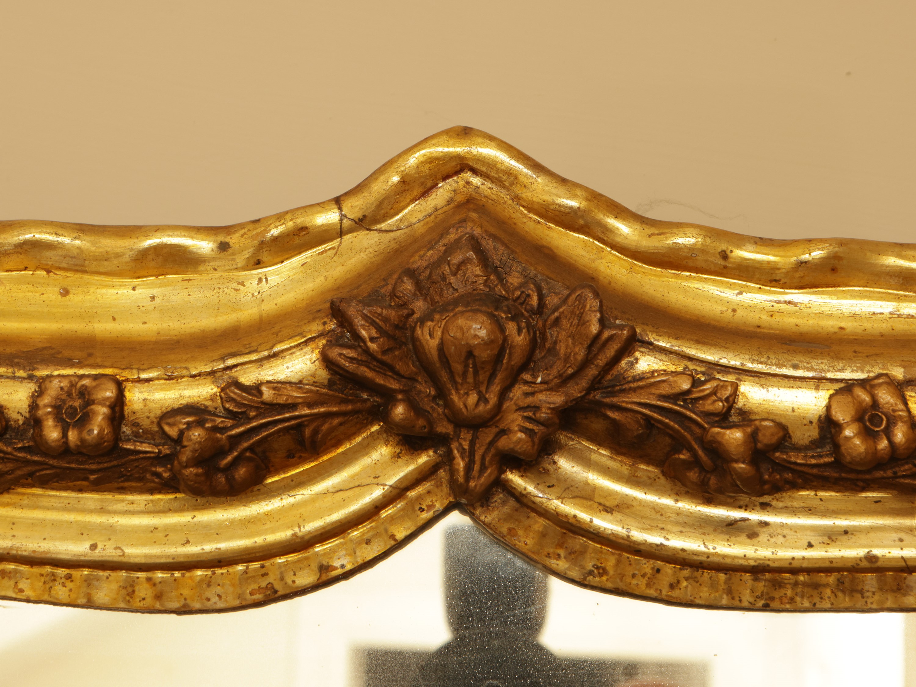 Specchiera con Cornice in Legno e Pastiglia Dorata