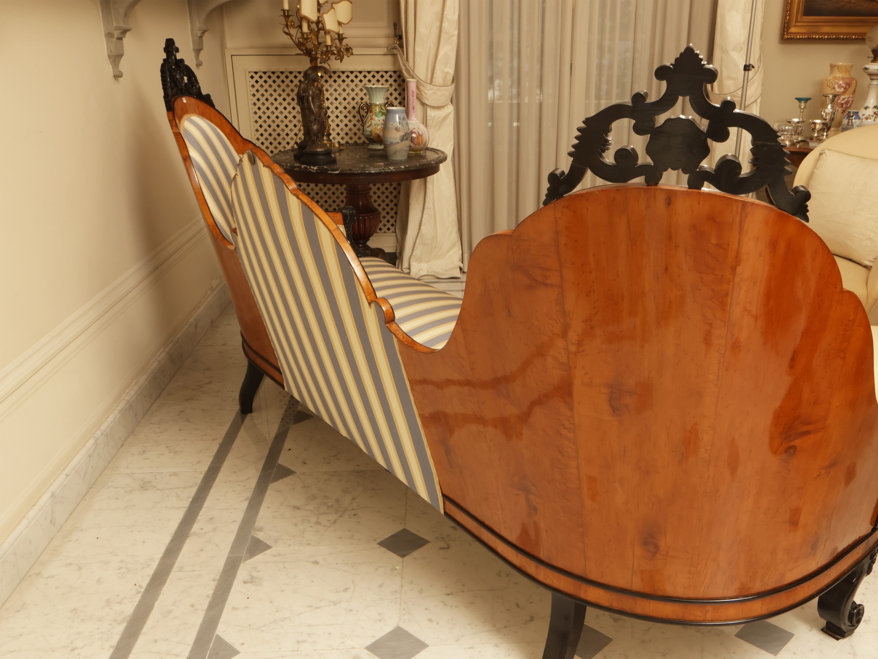 Divano tête-à-tête impiallacciato in acero