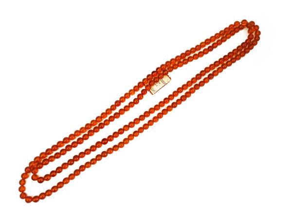 Lunga collana in ambra