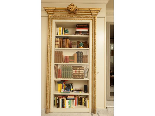 Portal in carved, lacquered and gilded wood