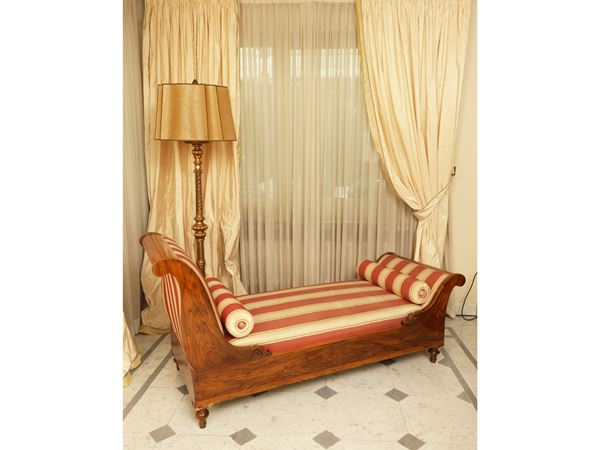 Dormeuse veneered in mahogany feather