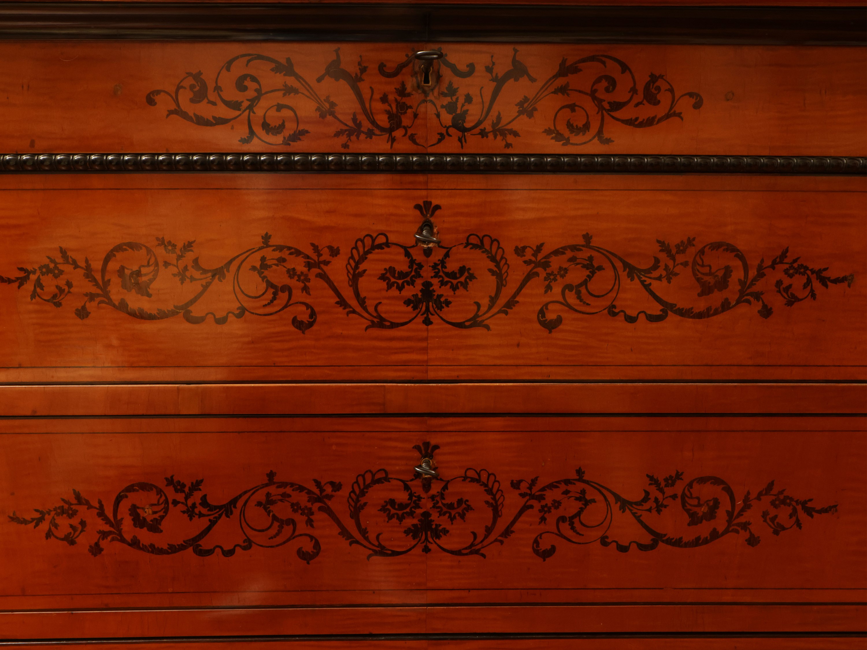 Cassettone Carlo X impiallacciato in acero