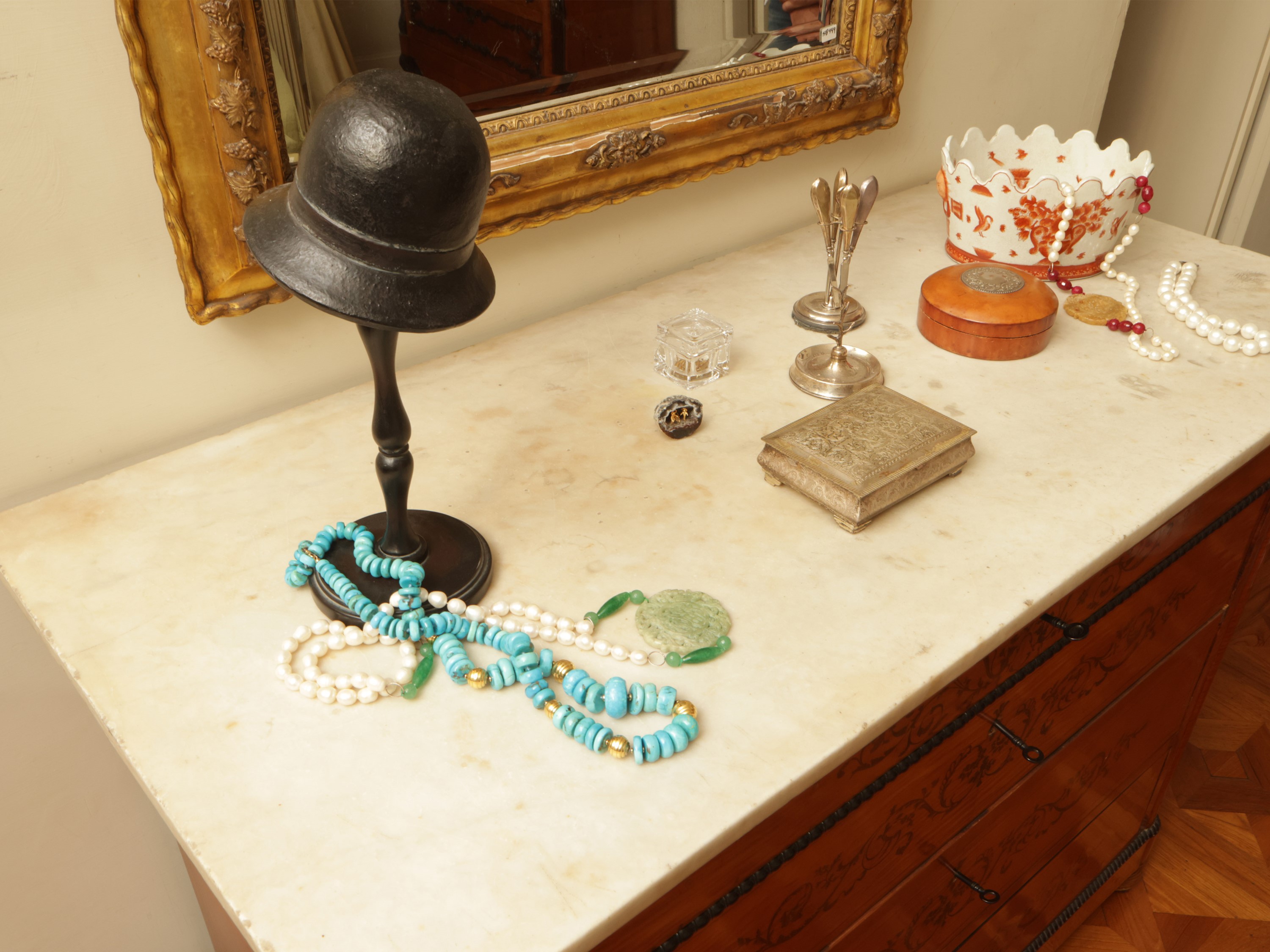 Cassettone Carlo X impiallacciato in acero