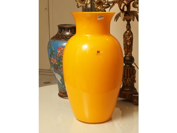 Vaso in vetro soffiato giallo oro, Carlo Moretti