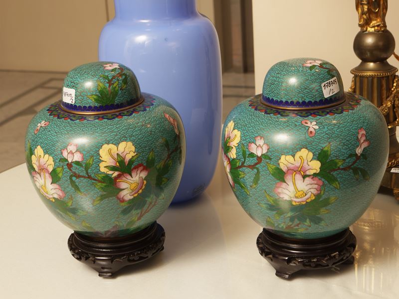 Coppia di vasi a potiche in smalto cloisonné