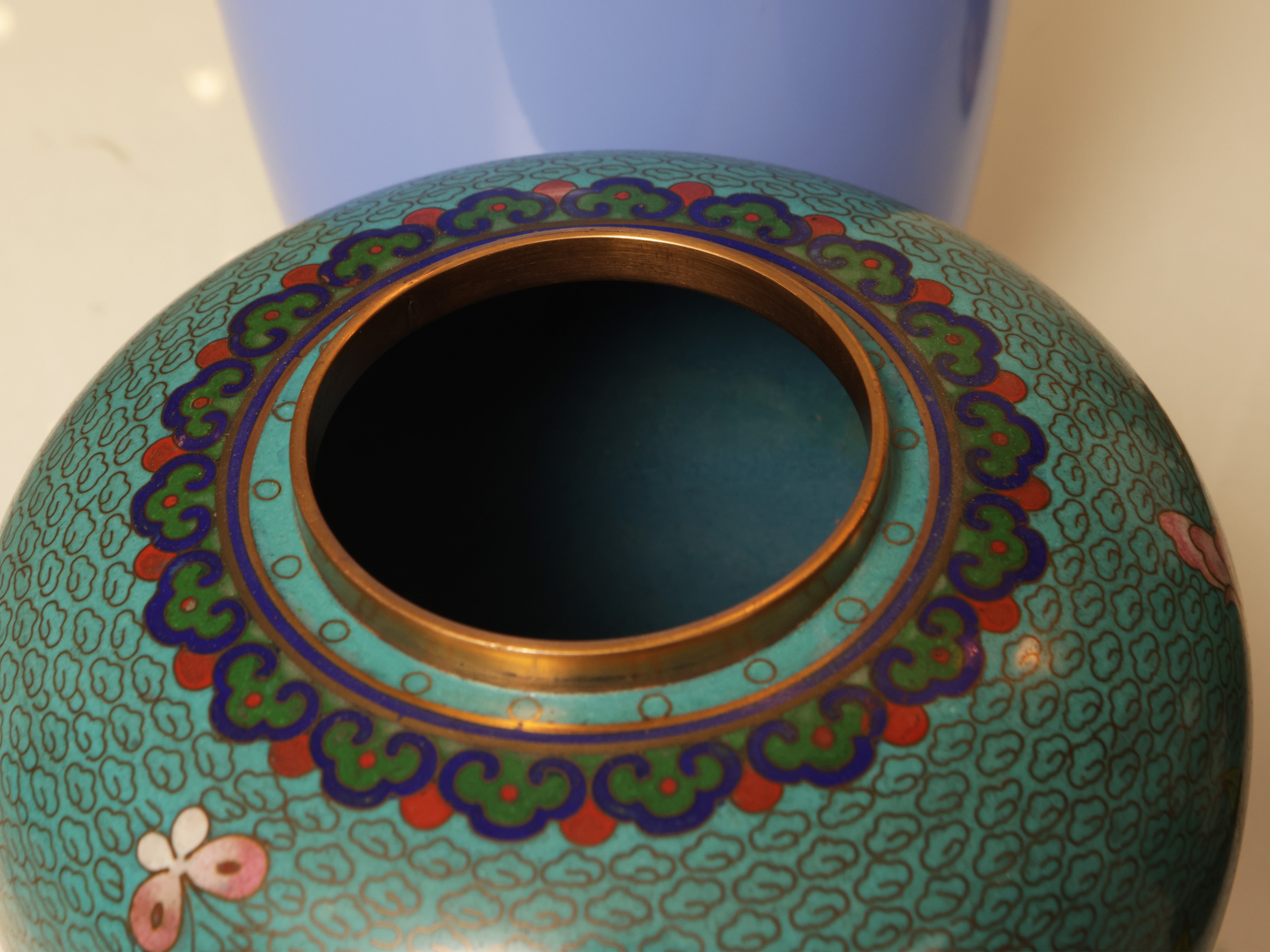 Coppia di vasi a potiche in smalto cloisonné