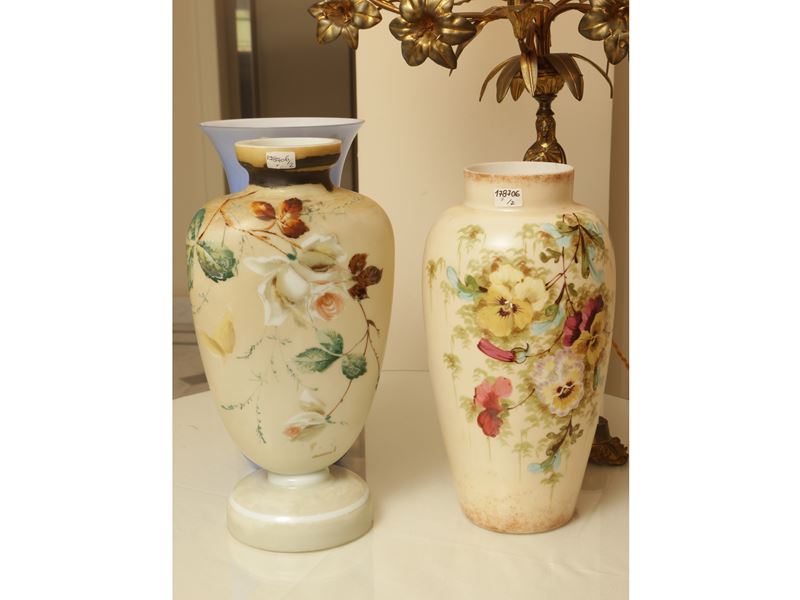 Due Vasi in Vetro Opaline